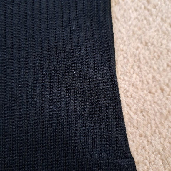 New! Elle Ribbed Knit Sweater Women's Size Medium Black V-neck Top - Picture 9 of 11